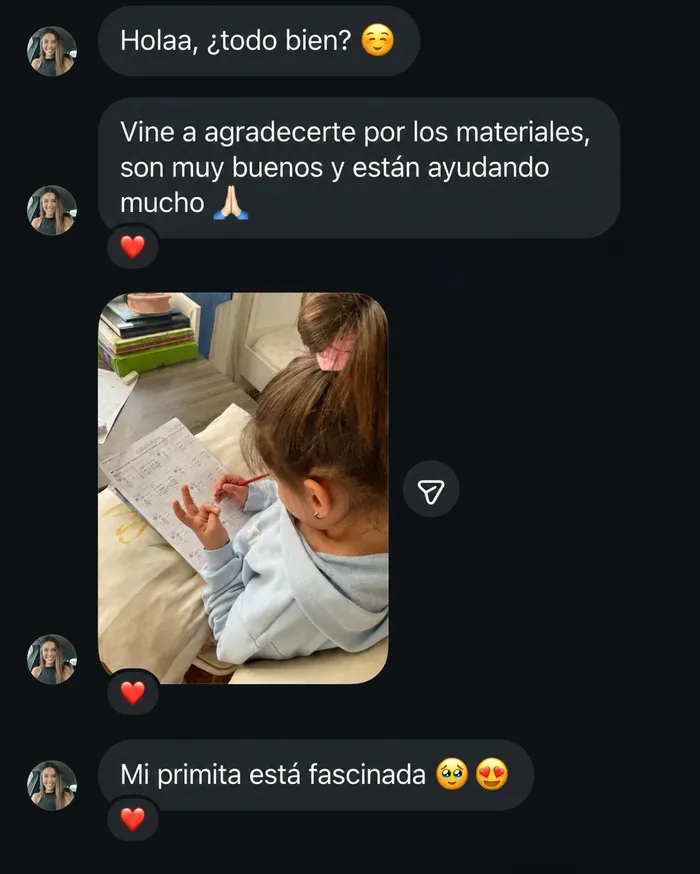 Captura de Instagram donde una clienta comparte una foto de una niña usando una ficha del kit